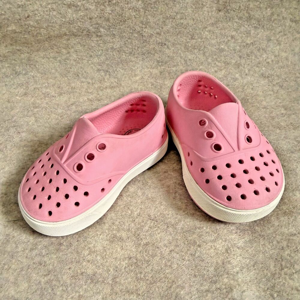 Native Jefferson water shoes girls 4 pink perforated slip on lightweight casual